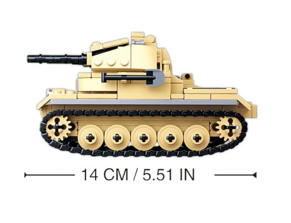 WWII Light Desert Tank + 2 Soldiers