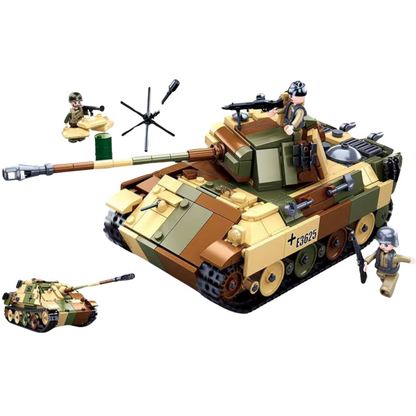 WWII German King Tiger Tank + 3 Soldiers