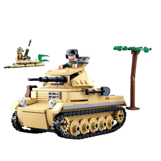 WWII Light Desert Tank + 2 Soldiers